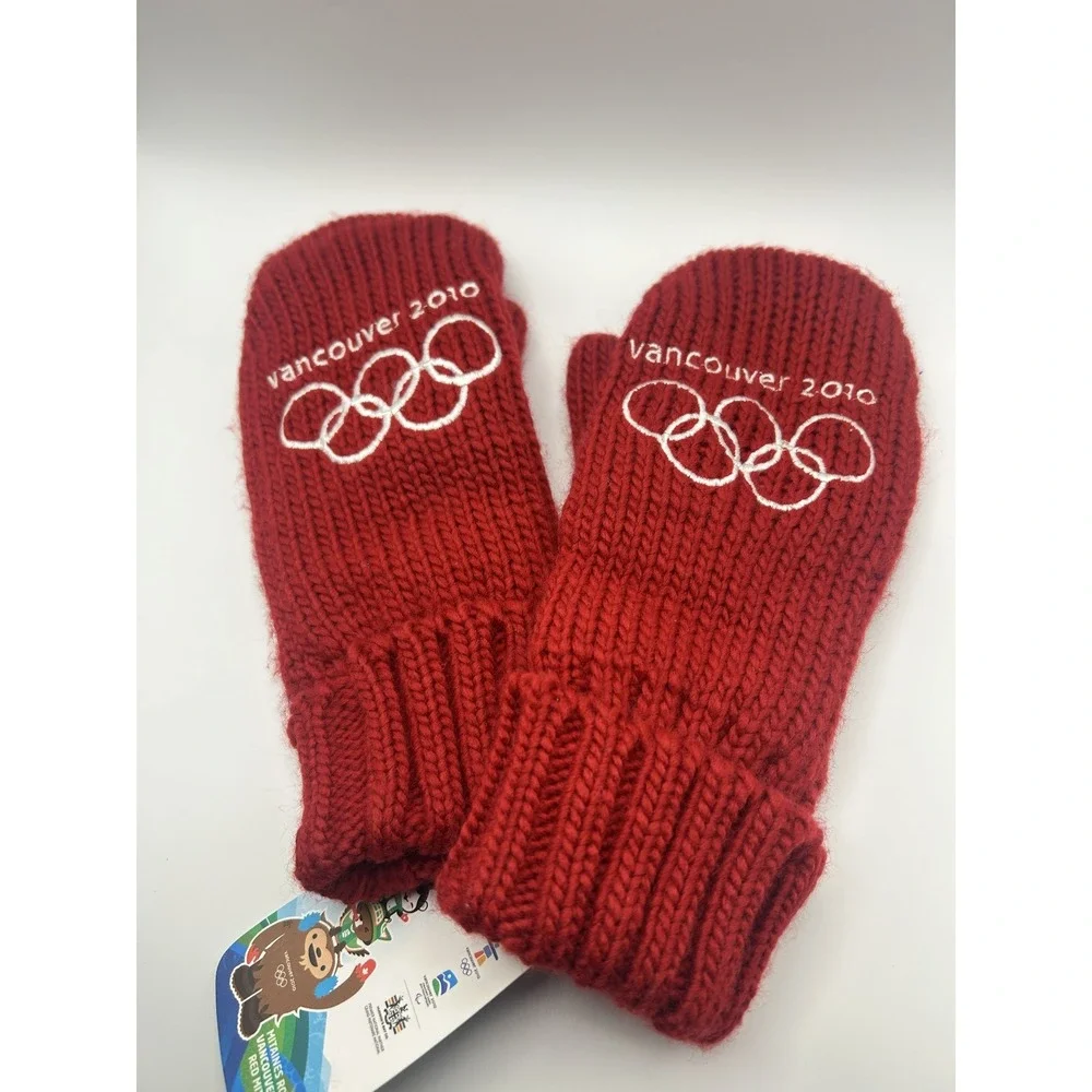 Vancouver 2010 Olympic Red Mittens NWT Canada Maple Leaf Winter Games